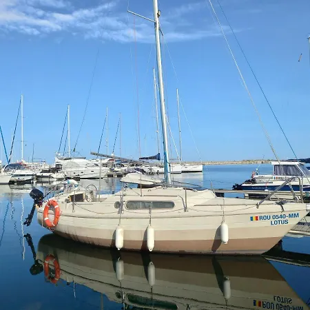 Sy Lotus Båthotell